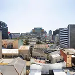 Backup-Power Eclectic Blue City View Apartment